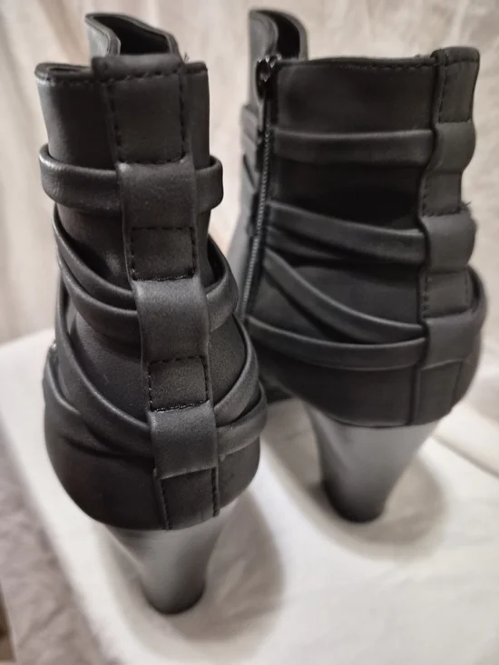 WHITE MOUNTAIN Women's Spade Heeled, Lug Sole, Wrapped Ankle Booties - Picture 8 of 12